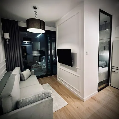 Apartment White Glove Deluxe Warminski Port *